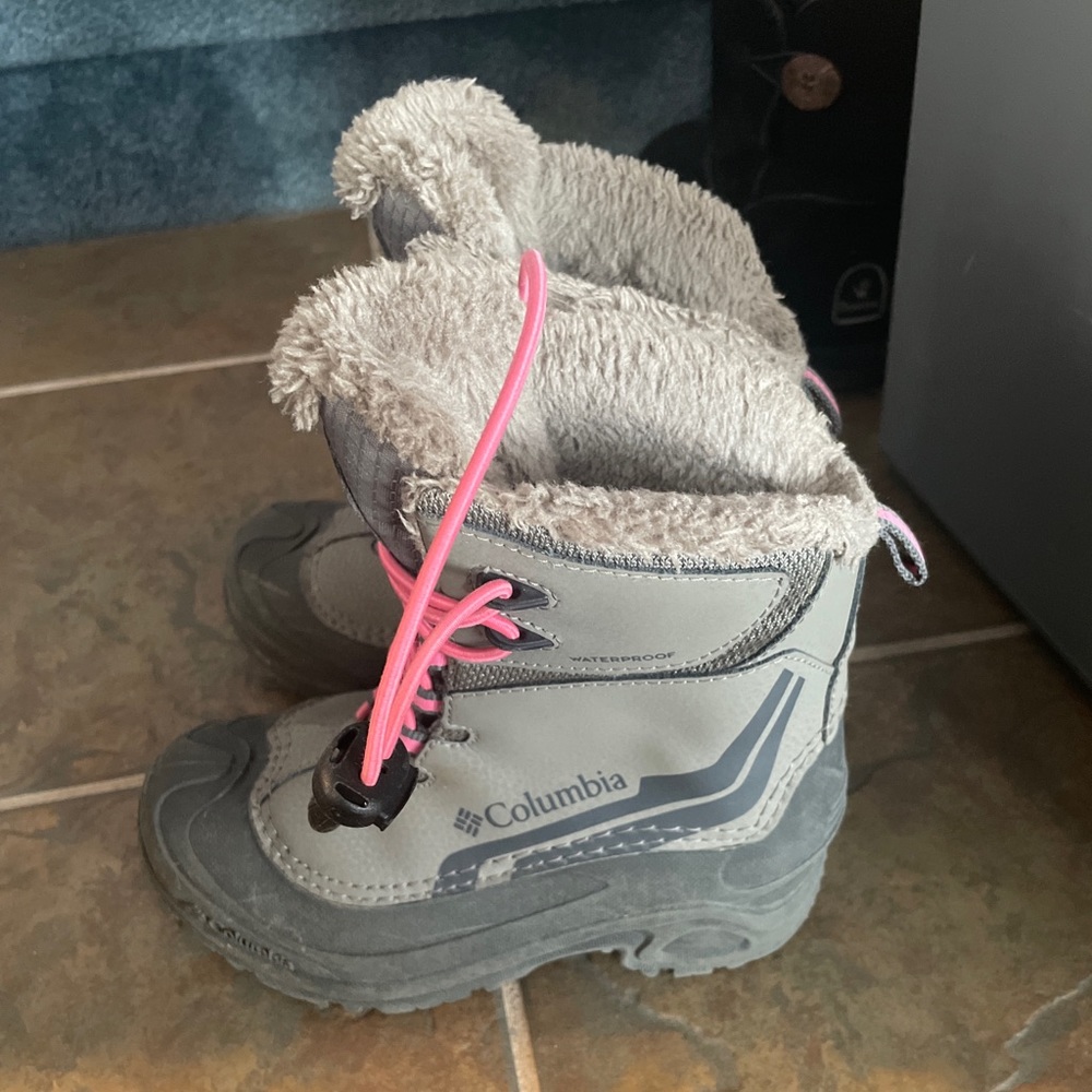 Girls Columbia winter boots size 1